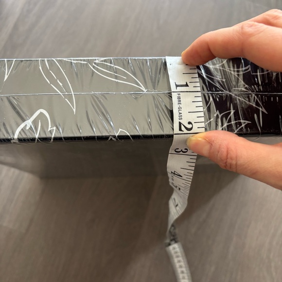 NWT Black and White Floral Patterned Photo Album - Picture 10 of 10